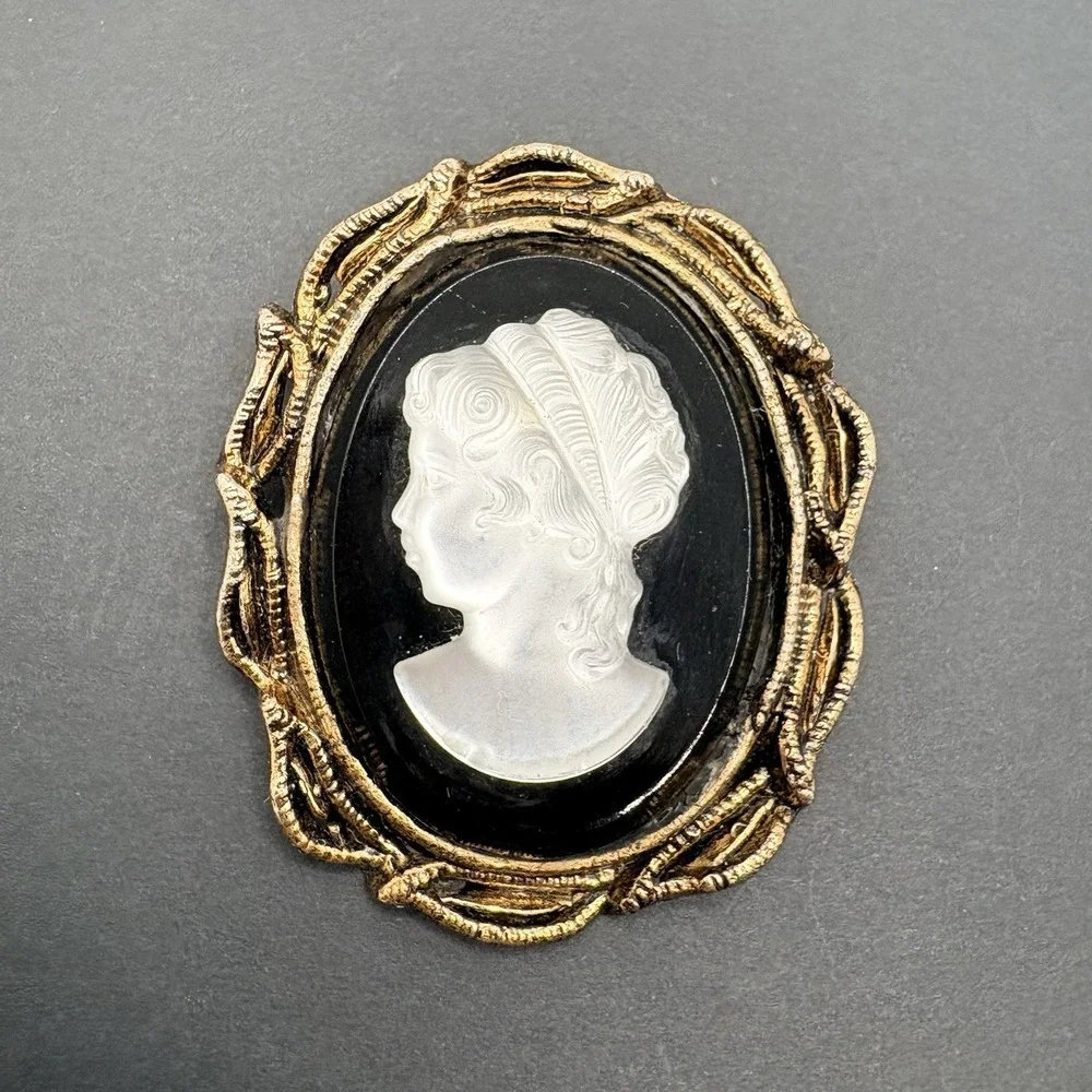 Vintage Lady Cameo Frosted on Black Glass Gold Tone Rope Brooch‎ Pendant 2